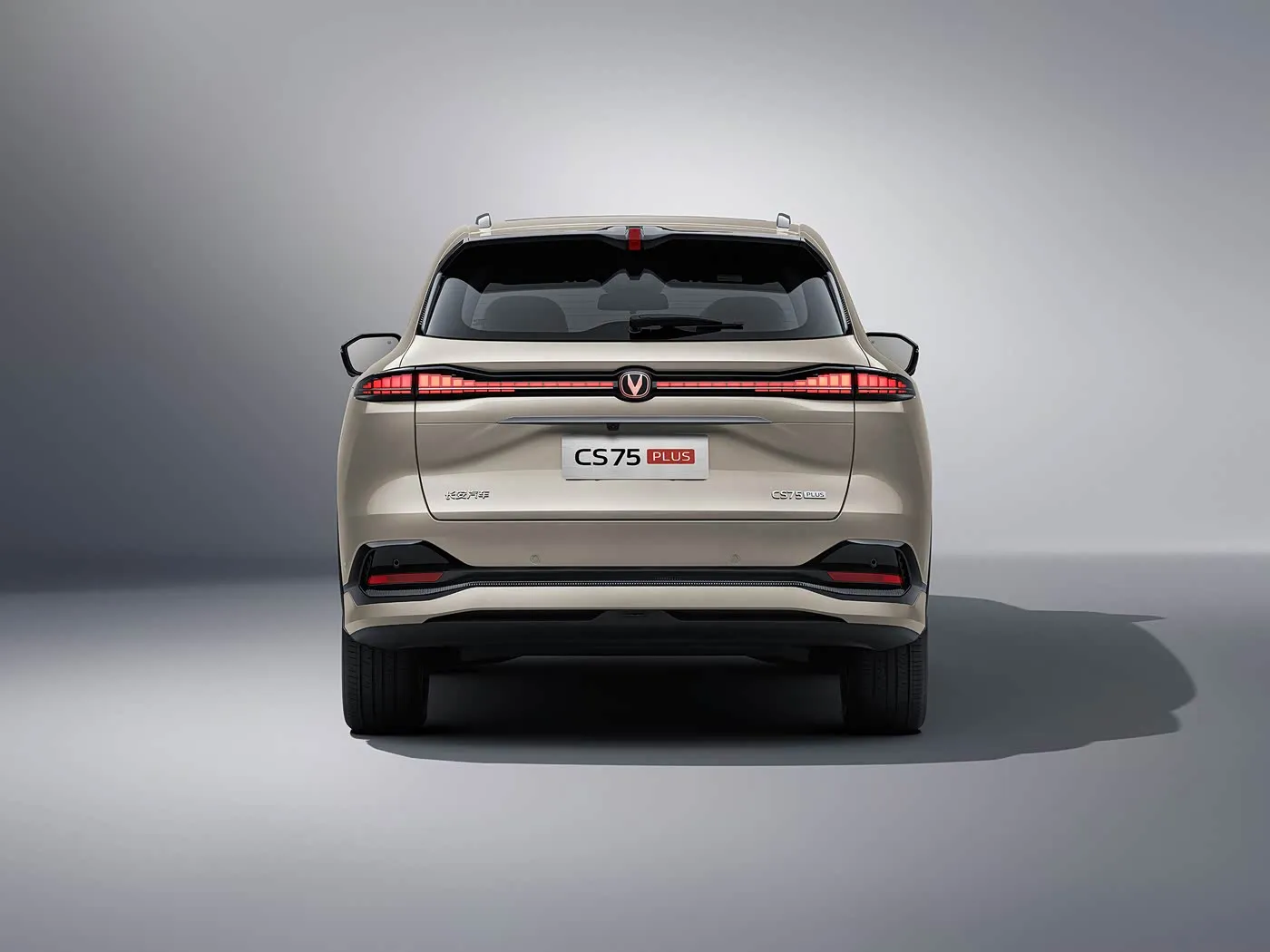 Changan CS75 PLUS 1.5T/2.0T SUV compacto com L2.5 Assist, tela sensível ao toque de 15,6" e longa distância entre eixos