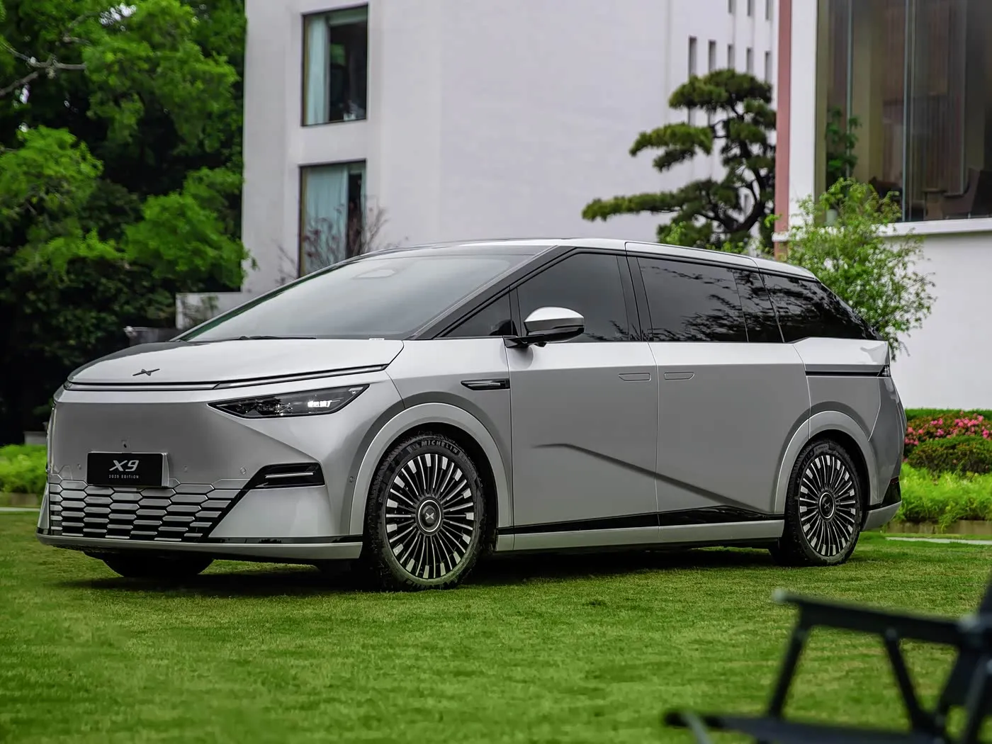 Xpeng X9 MPV SUV de longo alcance com direção esquerda elétrica pura Preço competitivo Veículo de nova energia