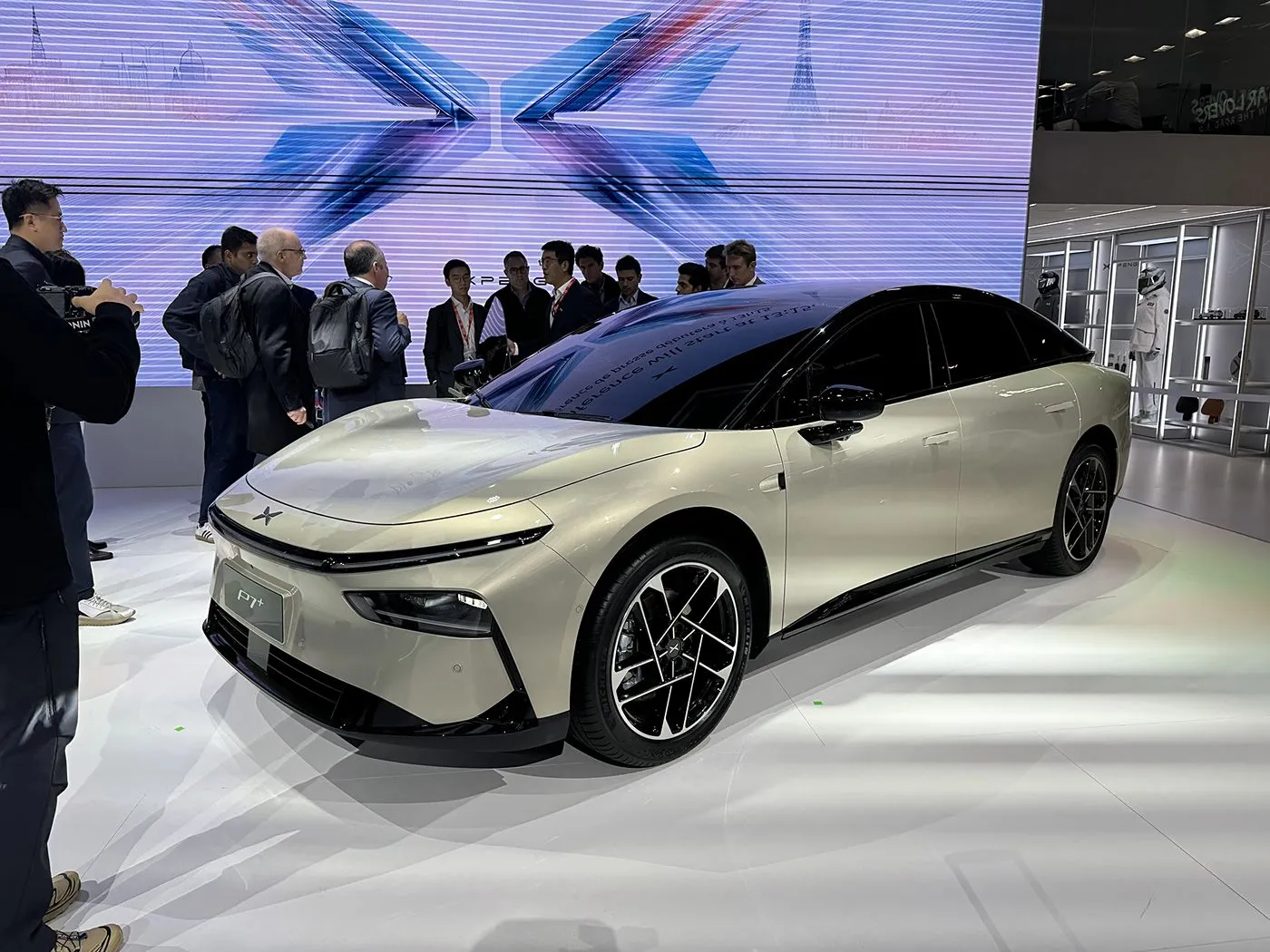 Edição limitada EV XPENG P7 + Hatchback elétrico puro de 5 lugares Novo design Direção esquerda 685 km Velocidade máxima Veículo de nova energia