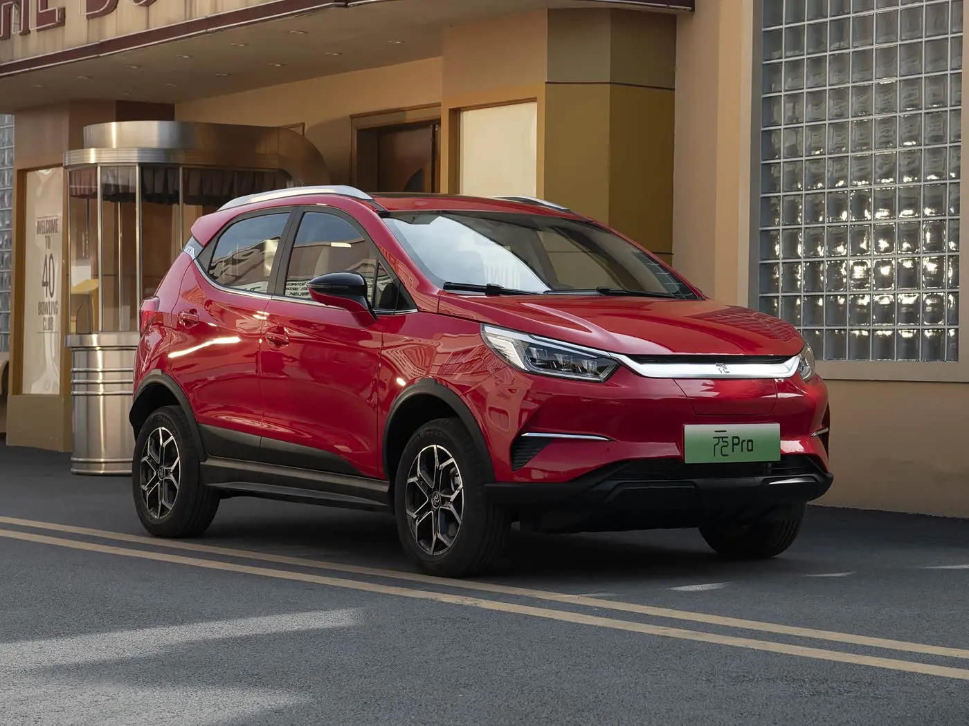BYD Yuan Pro Luxury Electric SUV 320KM Range Recursos Avançados para Condução Urbana Veículo de Nova Energia