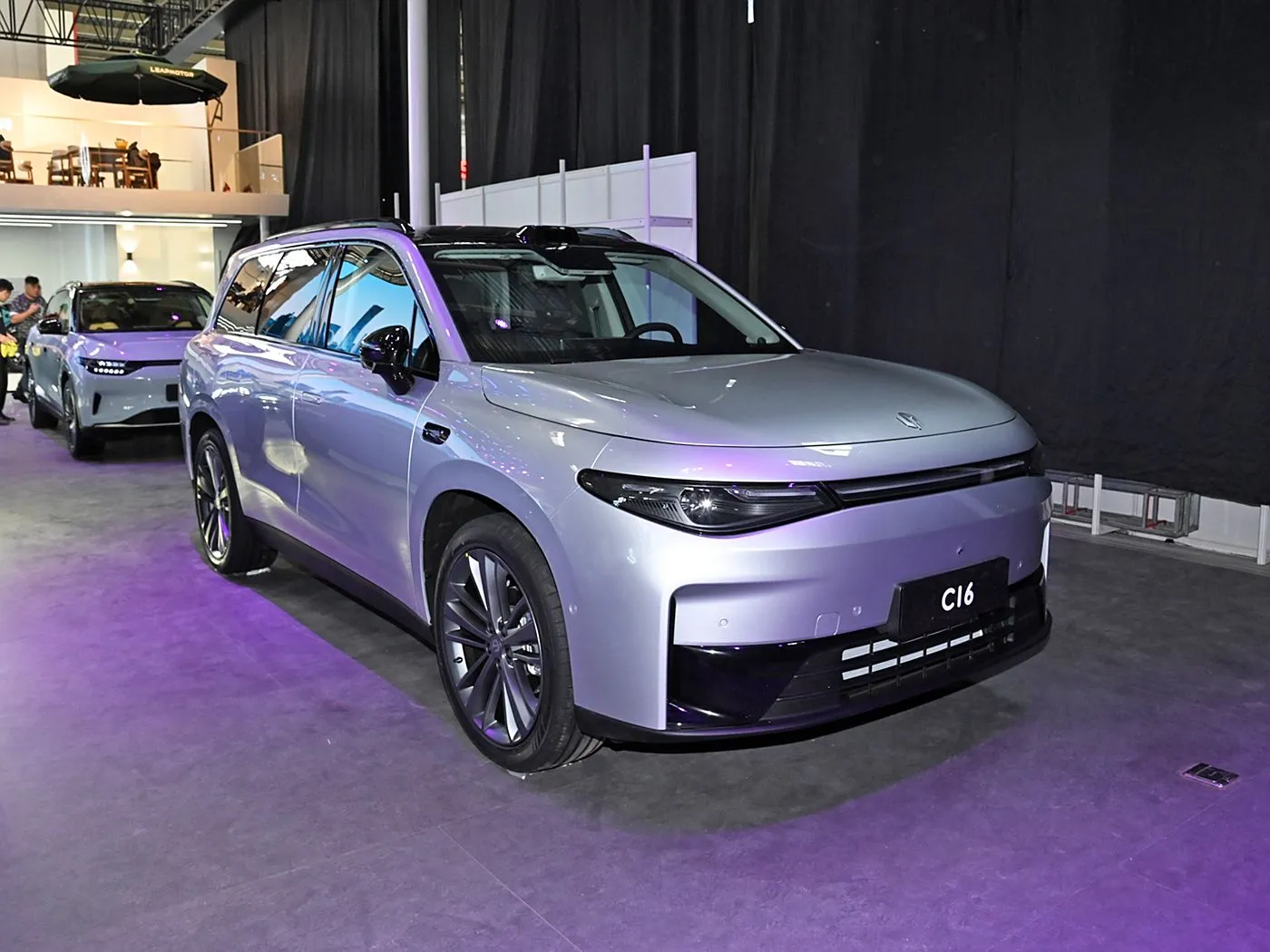 Leapmotor C16 5 portas 6 lugares EV SUV 4WD Modo de direção Direção esquerda Elétrica e combustível híbrido New Energy Auto