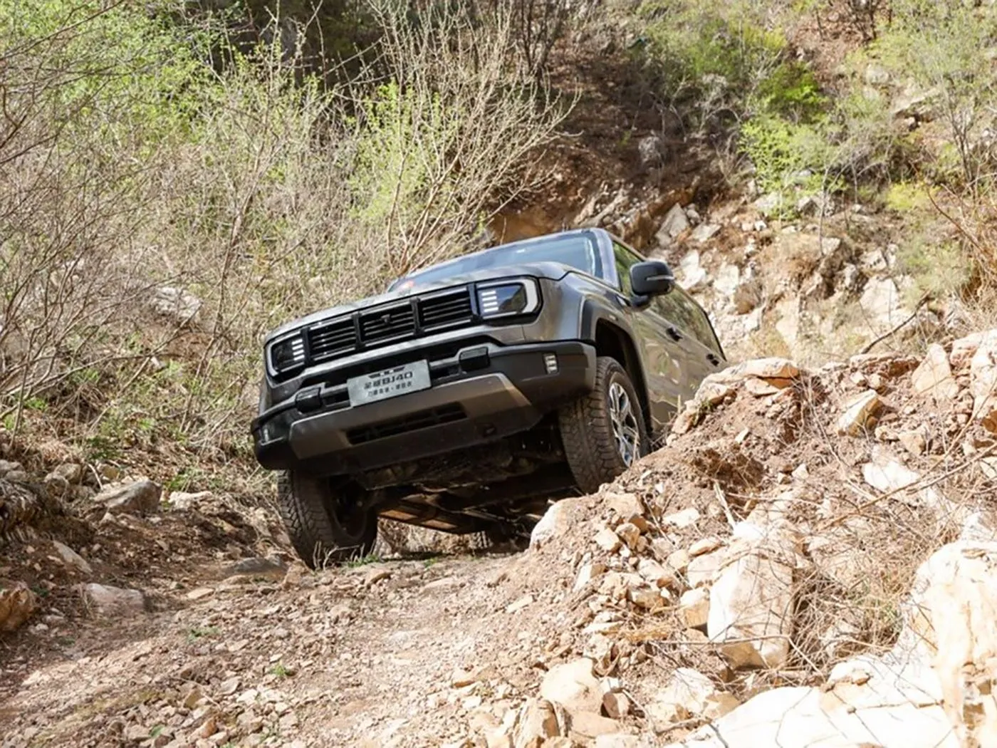 Beijing Off-Road BJ40 SUV compacto 4WD, tanque 85L e câmera panorâmica longa distância entre eixos