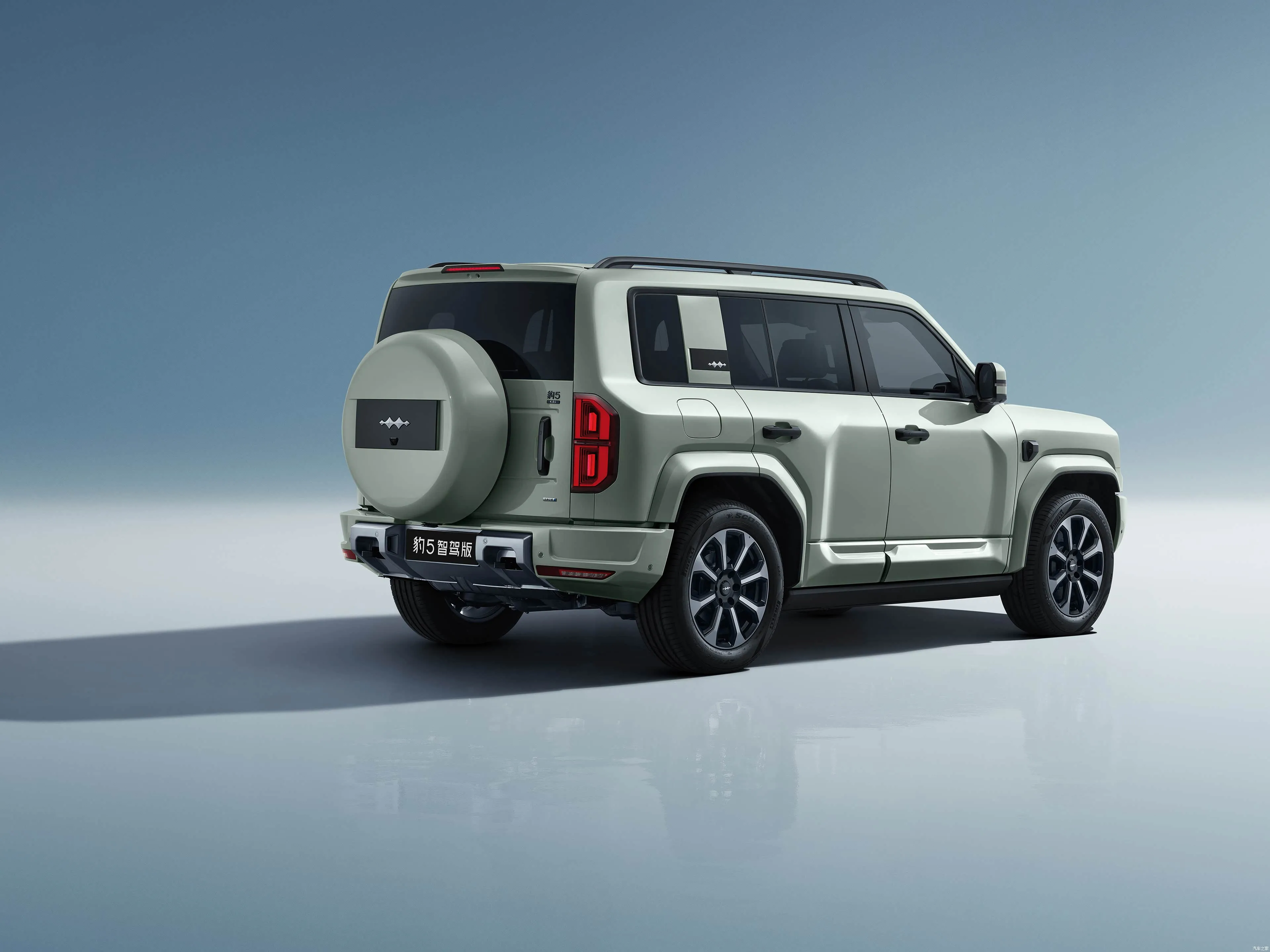 Premium BYD Leopard 5 Hybrid PHEV SUV off-road com tela de 15,6" 4x4 Drive 4WD 83L tanque de combustível