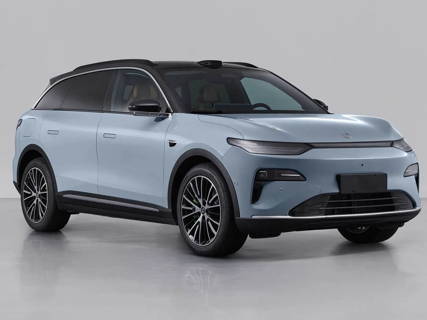 Logistics of luxury minivans 2026