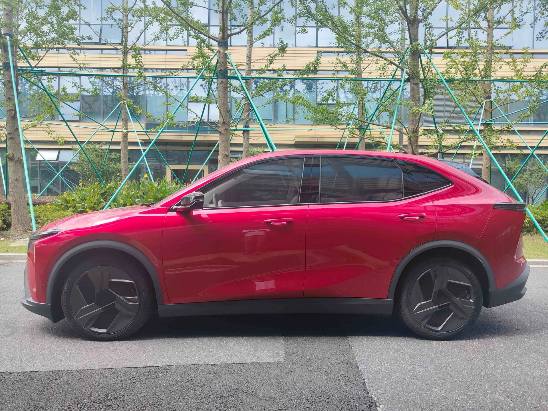 LEV01 CONDUÇÃO À DIREITA SUV NOVO VEÍCULO DE ENERGIA EV distância entre eixos de longo alcance 5 assentos