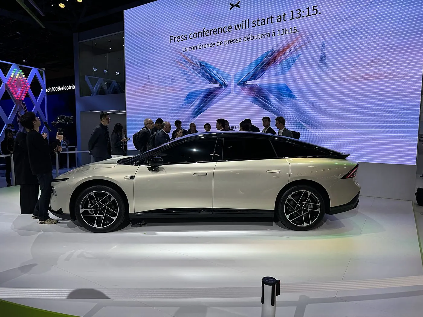 Edição limitada EV XPENG P7 + Hatchback elétrico puro de 5 lugares Novo design Direção esquerda 685 km Velocidade máxima Veículo de nova energia