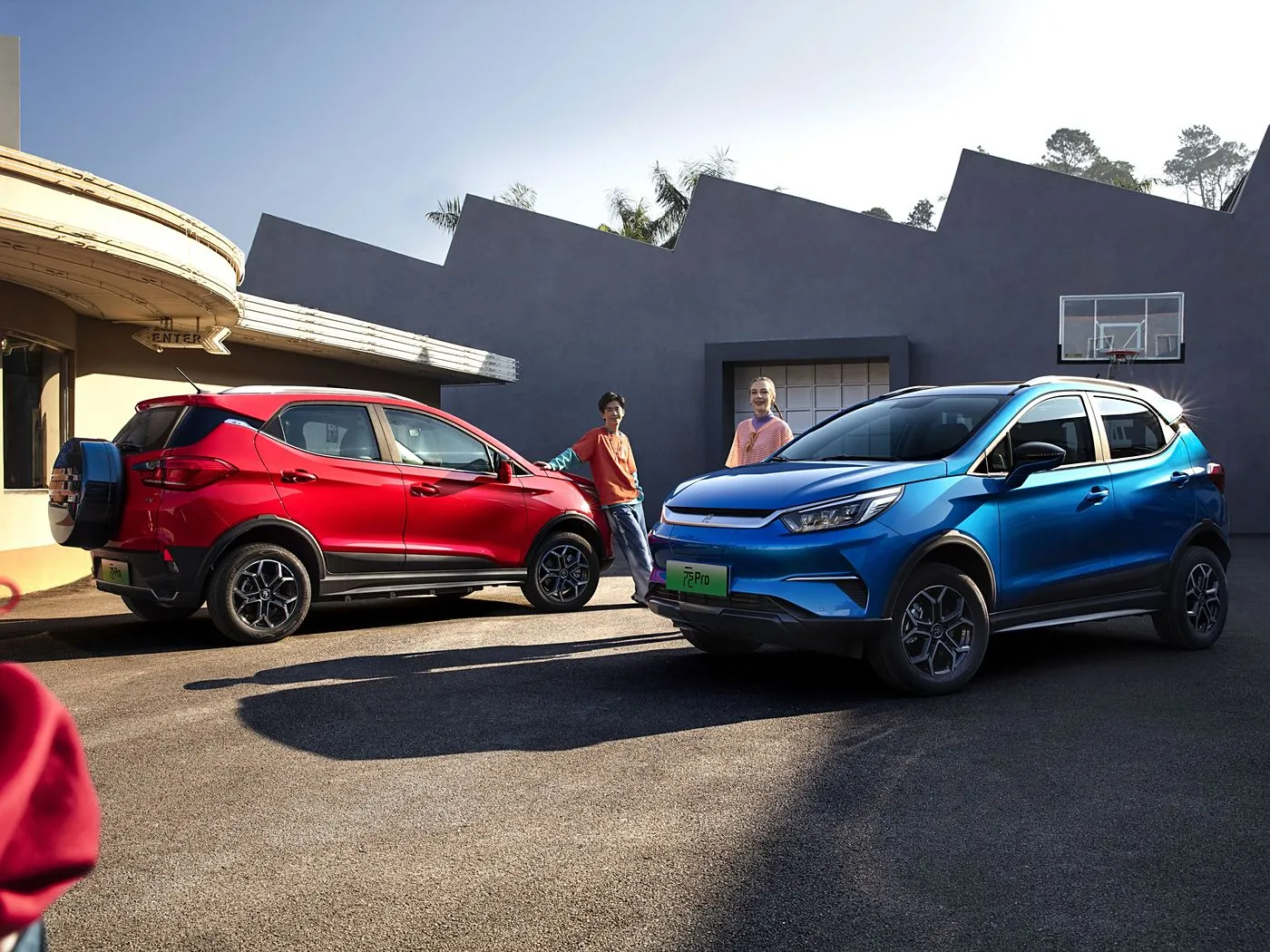 BYD Yuan Pro Luxury Electric SUV 320KM Range Recursos Avançados para Condução Urbana Veículo de Nova Energia