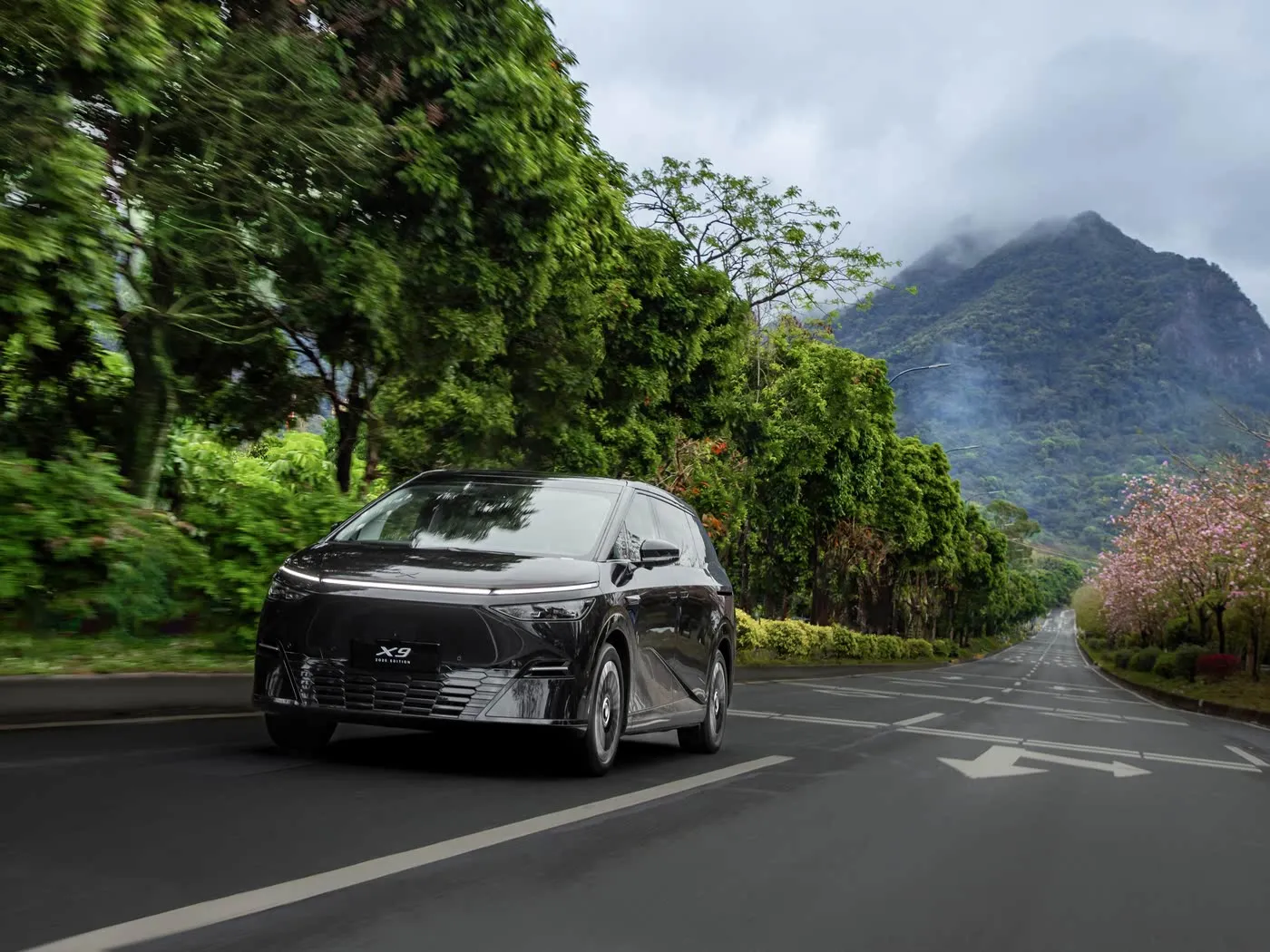 Xpeng X9 MPV SUV de longo alcance com direção esquerda elétrica pura Preço competitivo Veículo de nova energia