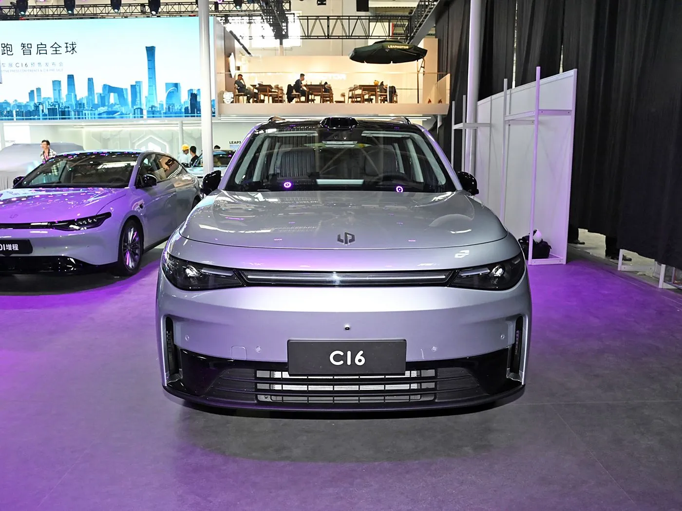 Leapmotor C16 5 portas 6 lugares EV SUV 4WD Modo de direção Direção esquerda Elétrica e combustível híbrido New Energy Auto