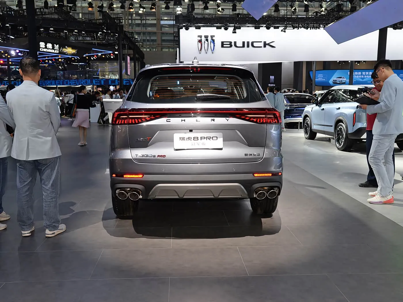 Chery Tiggo 8 Pro Luxo Família SUV Caixa de câmbio automática Câmera traseira R18 Esquerda Gasolina Assentos de couro escuro Emissão Euro VI AWD