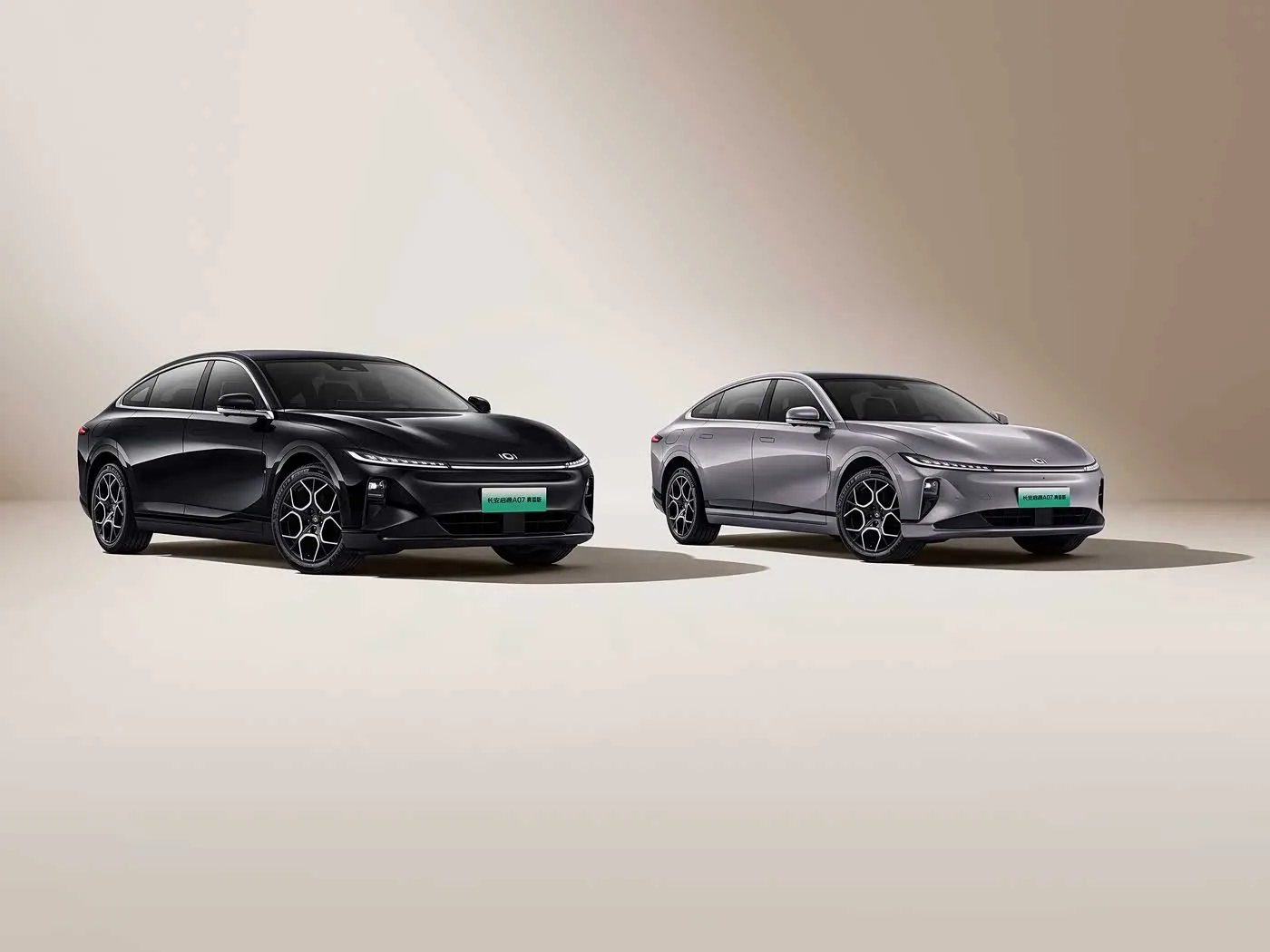 Changan Qiyuan A07 Híbrido EV Sedan Veículo de Nova Energia da China Caixa de câmbio automática com alcance de 1200 km 5 assentos 175 km / h Velocidade R19 Tamanho do pneu