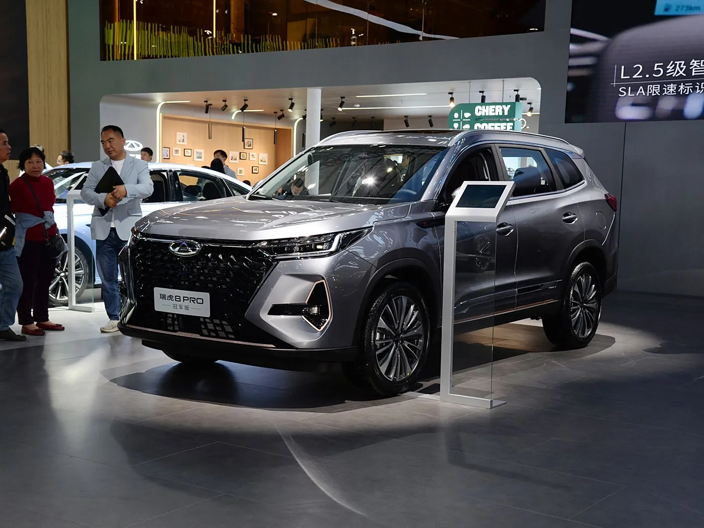 Chery Tiggo 8 Pro Luxury Family SUV Automatic Gearbox Rear Camera R18 Left Petrol Dark Leather Seats Euro VI Emission AWD