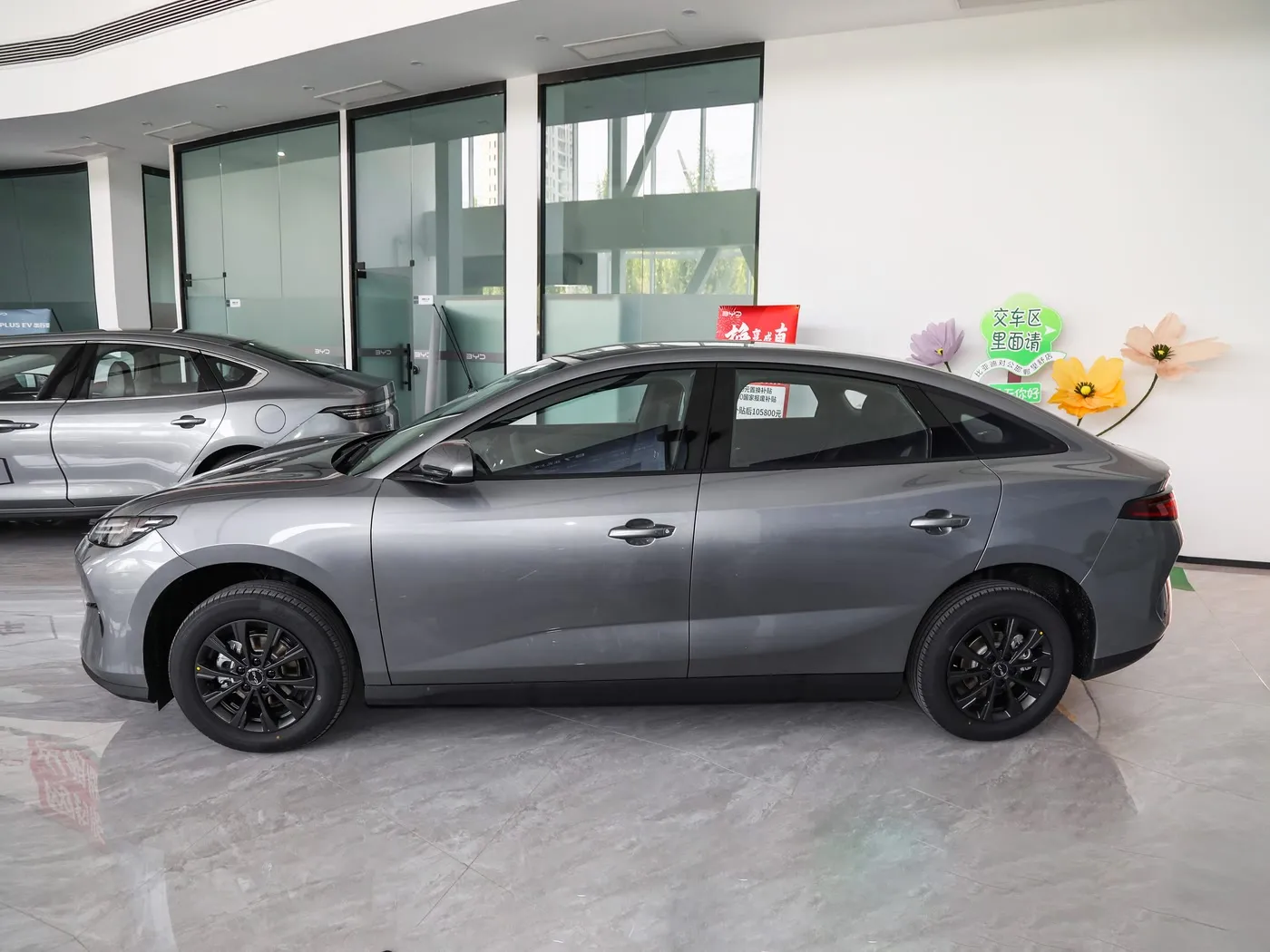 Novo modelo BYD E7 EV carro 150 km/h velocidade máxima 136HP 180Nm torque veículo elétrico de 5 lugares