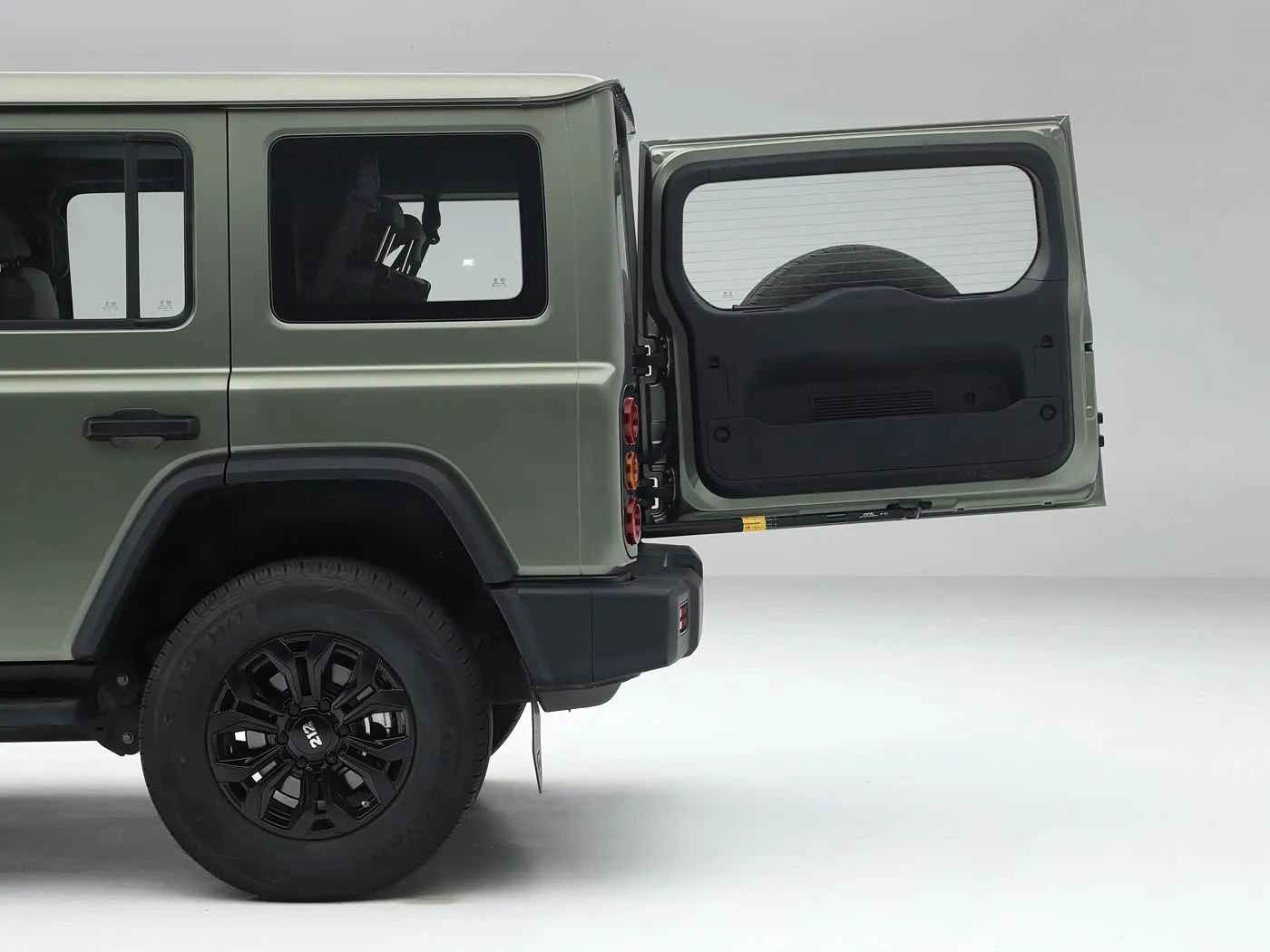 2025 baic 212 t01 robusto 4wd compacto suv gasolina/diesel 8at e interior de couro volante de couro aquecido distância entre eixos longa