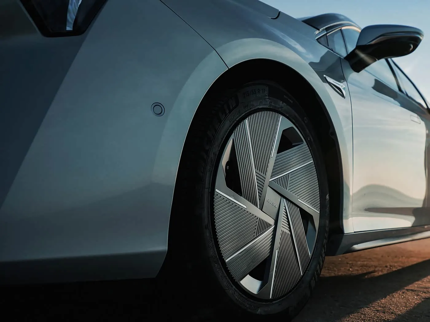Aion rt suv elétrico movimentação da mão esquerda de alta velocidade ev caixa de engrenagens automática híbrido mini nível sedan novo veículo de energia para adultos