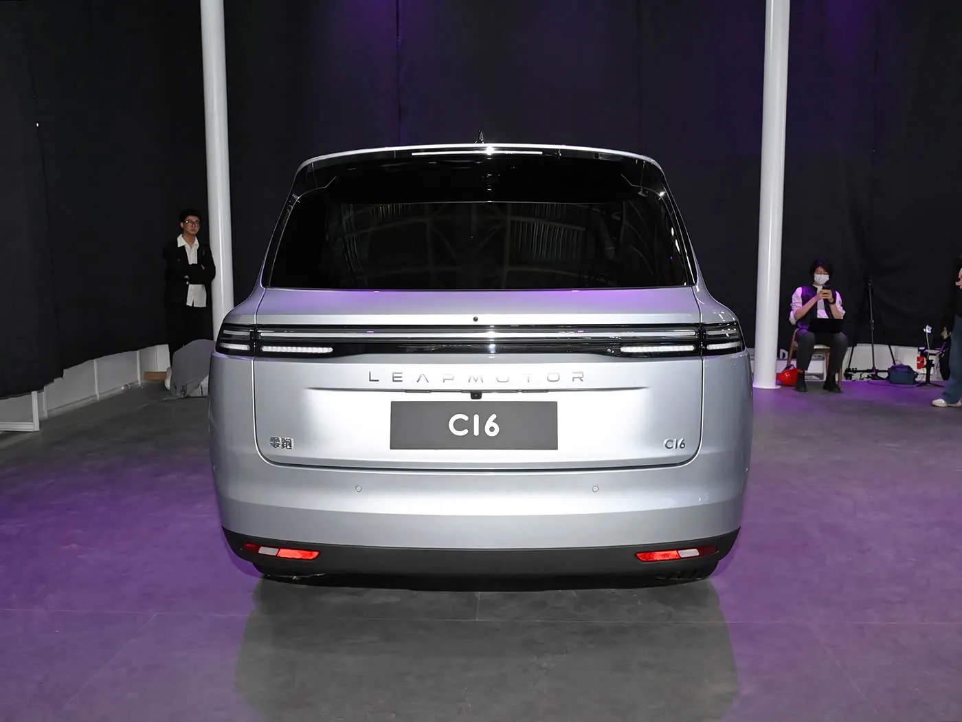 Leapmotor C16 5 portas 6 lugares EV SUV 4WD Modo de direção Direção esquerda Elétrica e combustível híbrido New Energy Auto