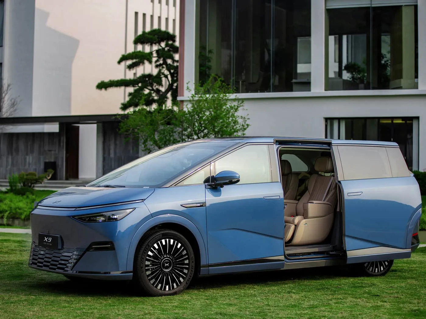 Xpeng X9 MPV SUV de longo alcance com direção esquerda elétrica pura Preço competitivo Veículo de nova energia
