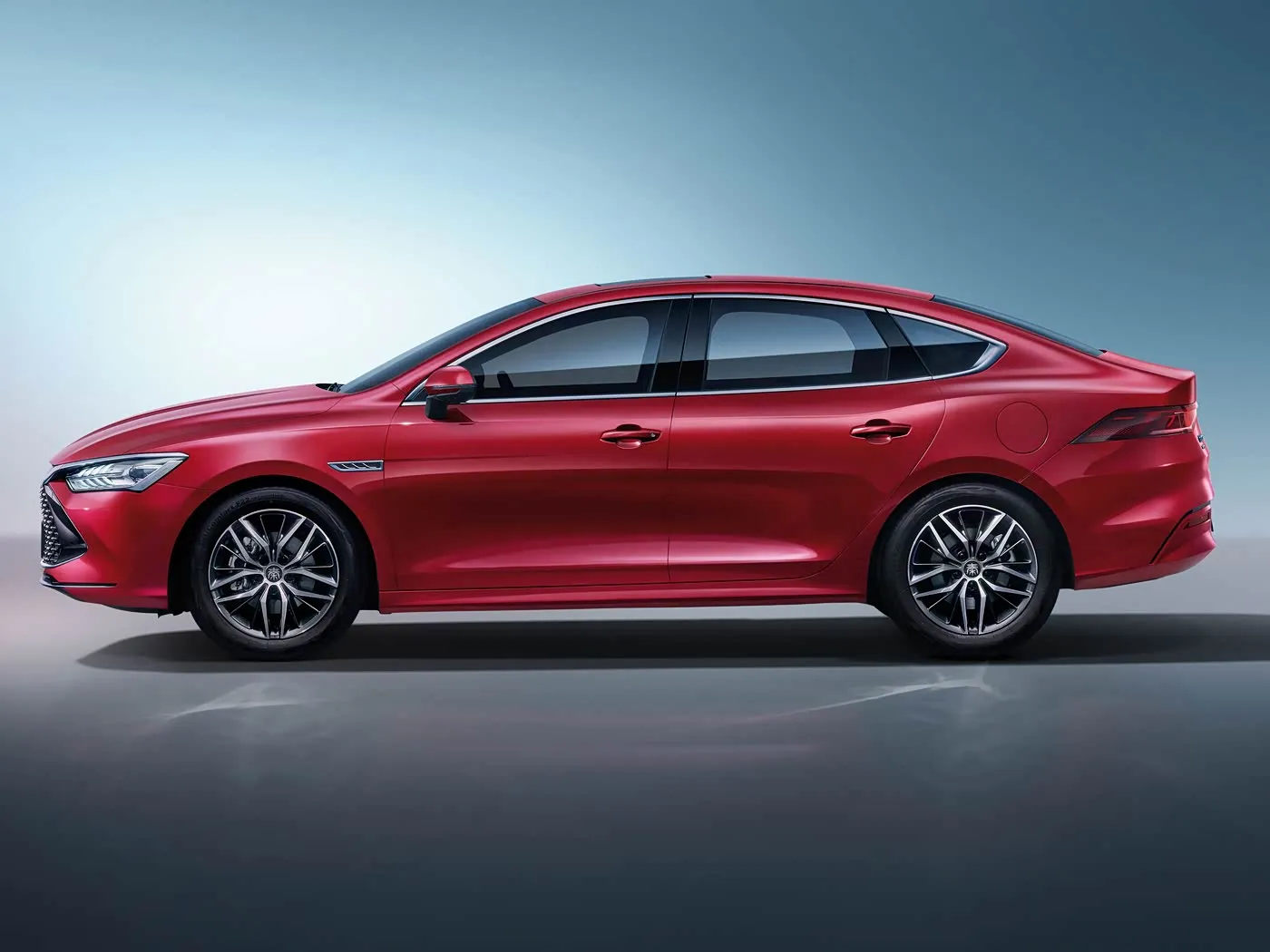 Byd qing plus carro híbrido suv elétrico, novo veículo de energia aprimorado, motor ev, direção esquerda, sedan otimizado para mecanismo de pesquisa