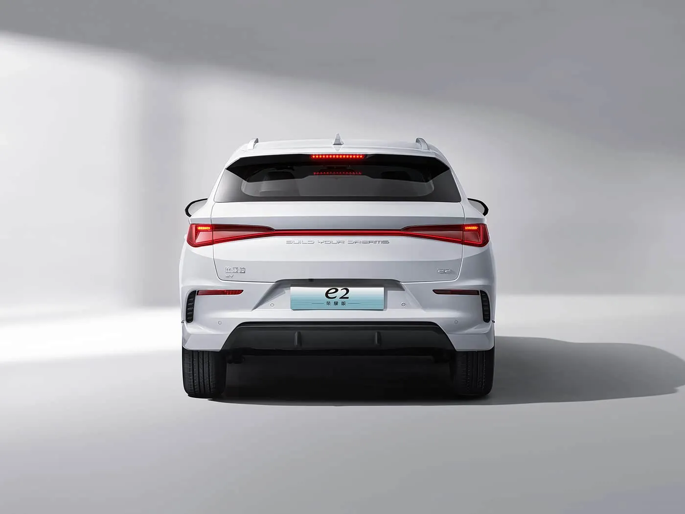BYD E2 EV Sedan Elétrico de Luxo SUV Hatchback Carro com Direção Esquerda com Motor de Bateria de Lítio Novo Veículo de Energia da China