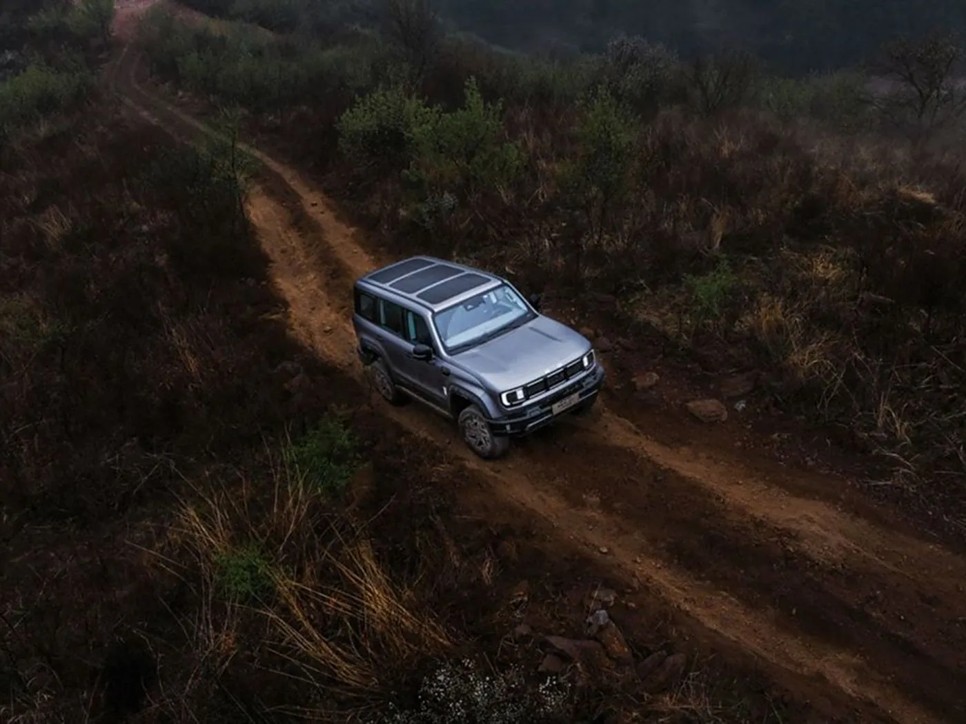 Beijing Off-Road BJ40 SUV compacto 4WD, tanque 85L e câmera panorâmica longa distância entre eixos
